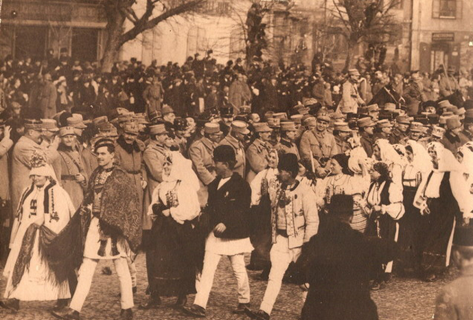 SIBIUL MARCHEAZĂ ANUL CENTENARULUI