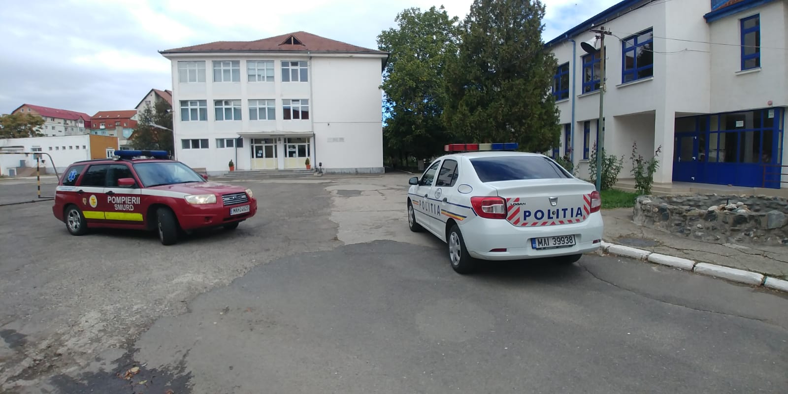 Substanţă iritantă pulverizată într-o clasă, la un liceu din Sibiu! Elevii primesc îngrijiri medicale