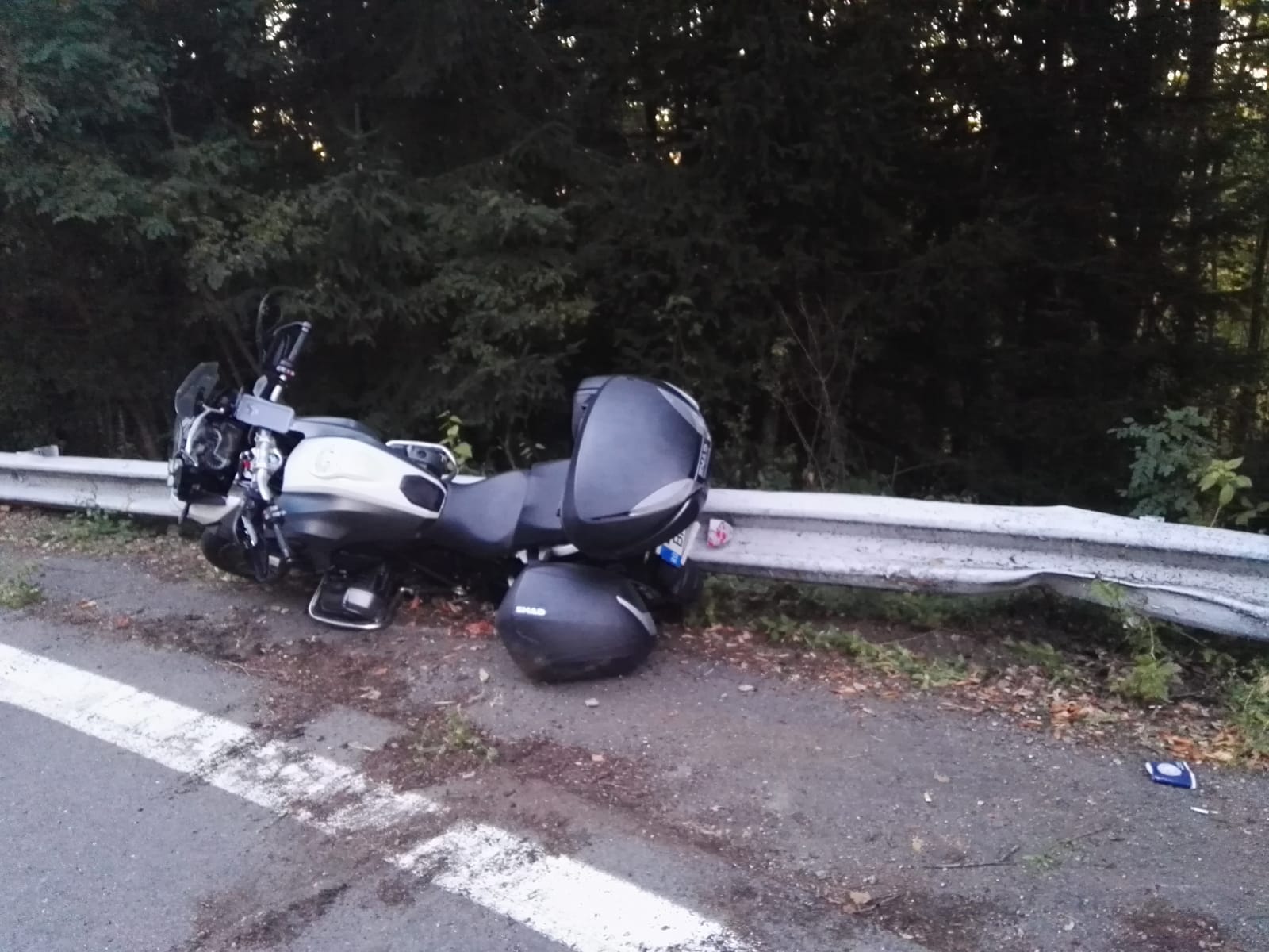 FOTO: Un american a căzut cu motocicleta pe Transfăgărășan
