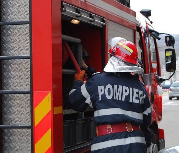 Incendiu într-un apartament de pe strada Rennes. Locatarii din bloc, evacuați