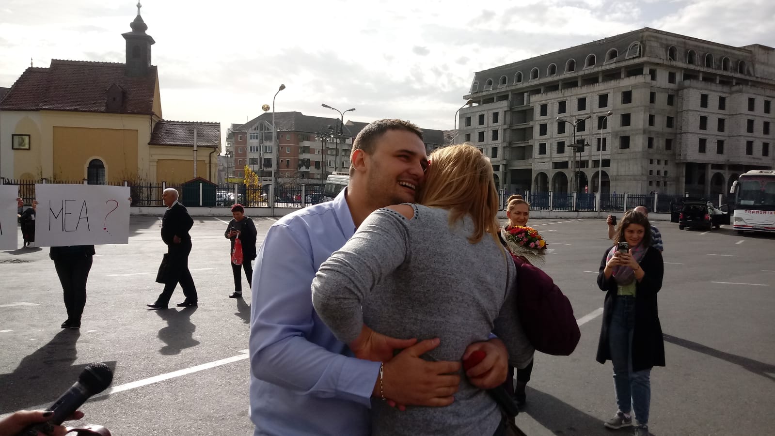VIDEO | Cerere în căsătorie, în Autogara Transmixt