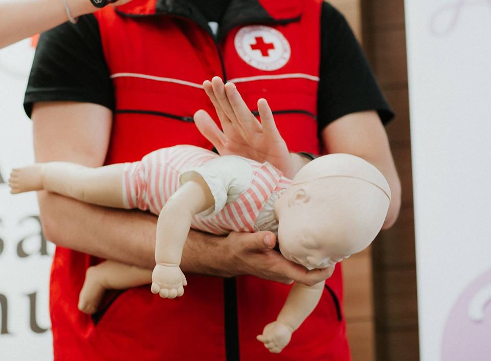 Părinții învață să acorde primul ajutor