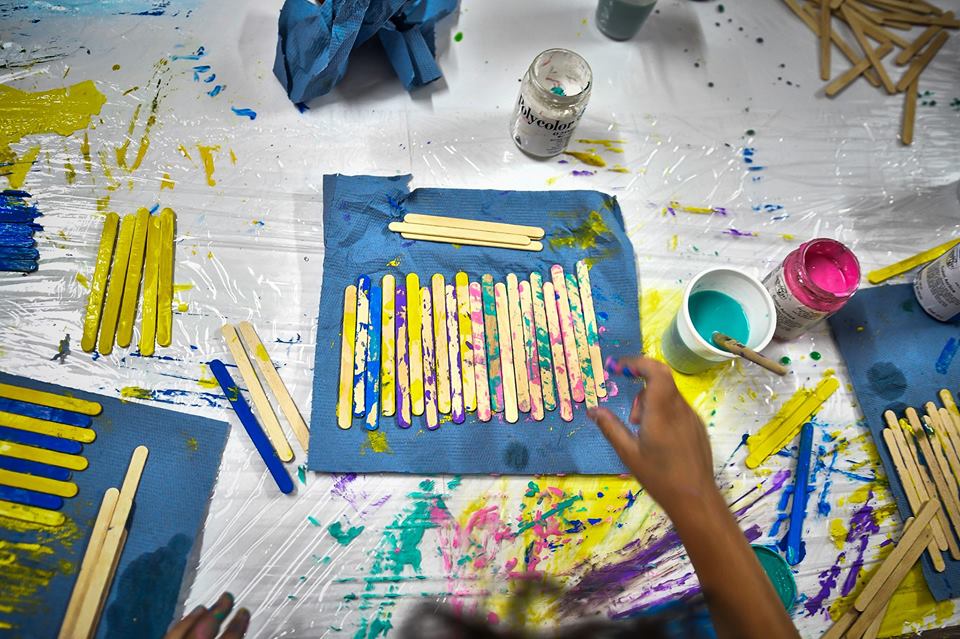 Atelier de creat şorţuleţe cu pete, la Teatrul „Gong”