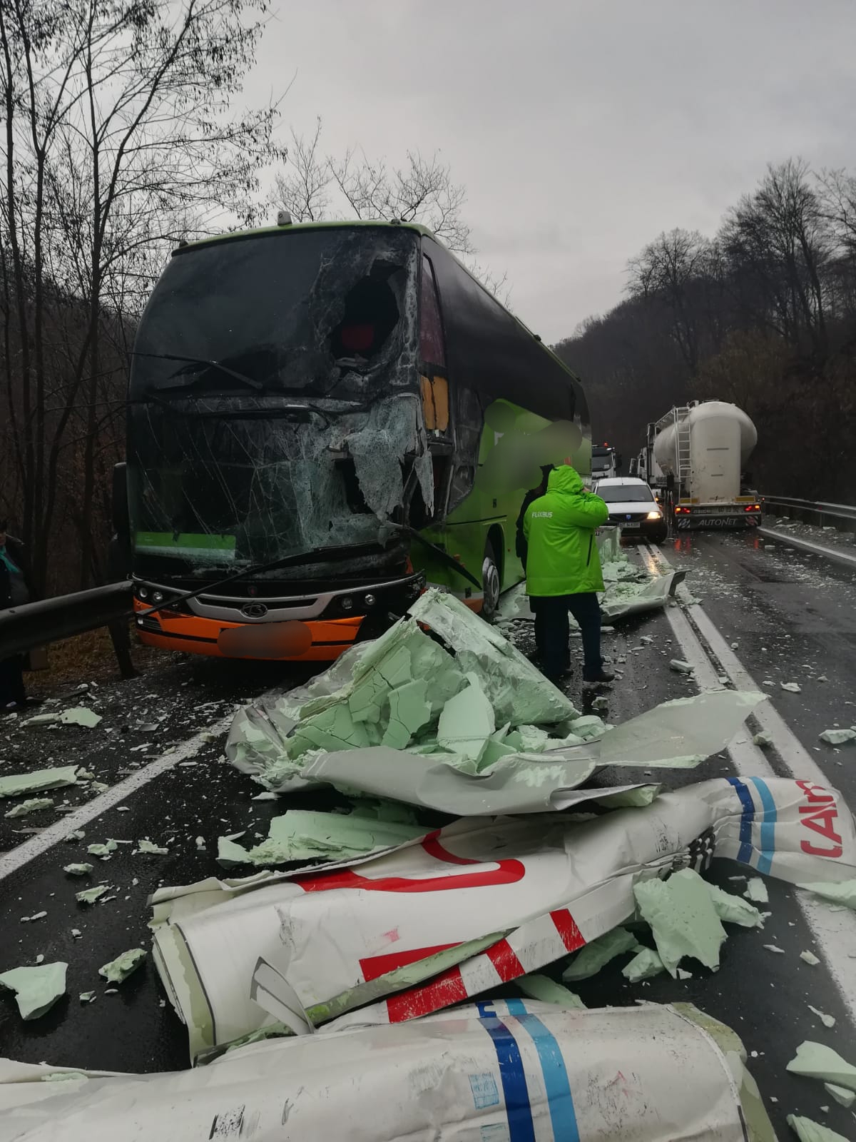Foto/Video: Autocar implicat în accident pe DN1