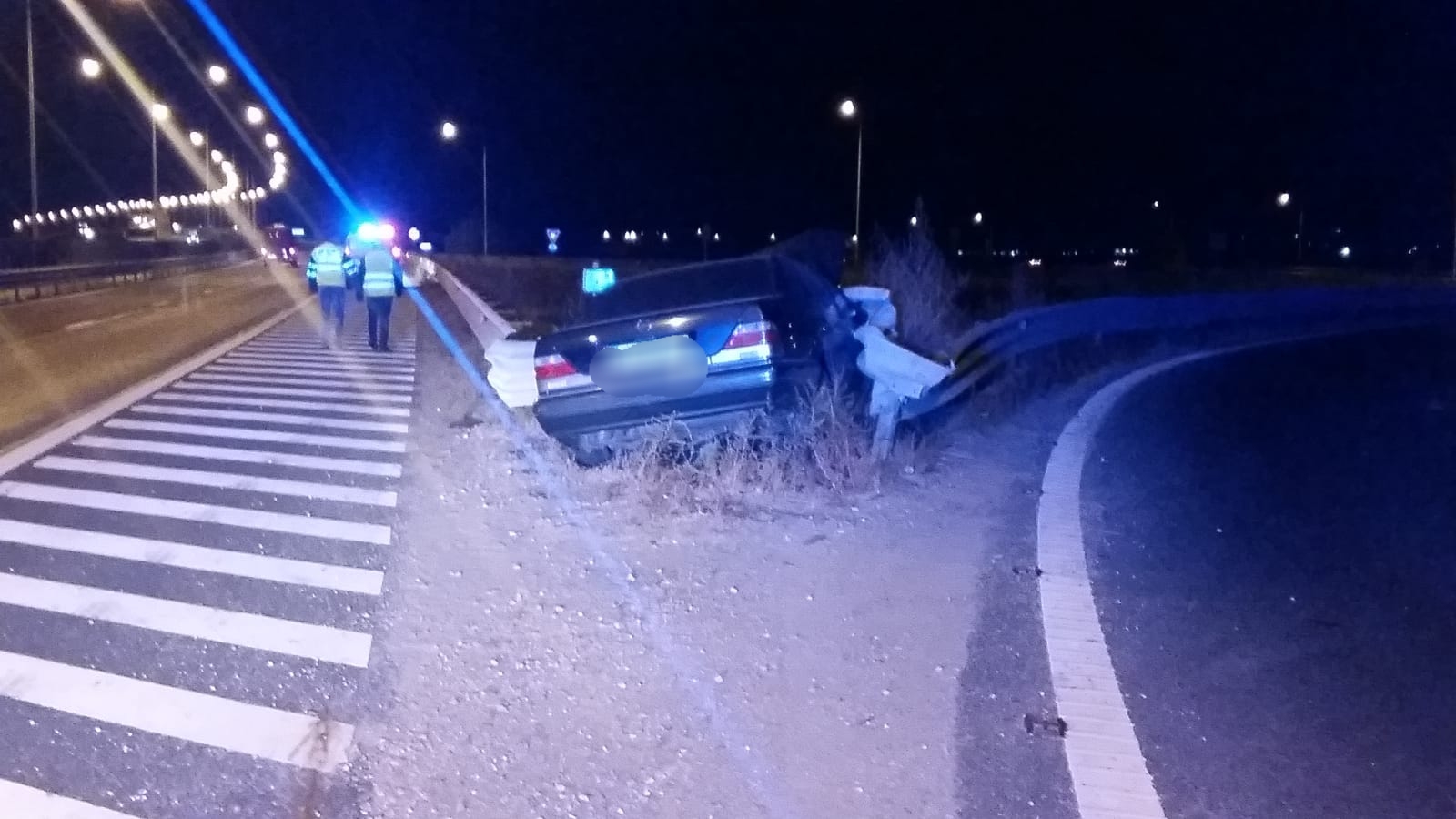FOTO – Accident pe A1. Doi bărbați au fost răniți