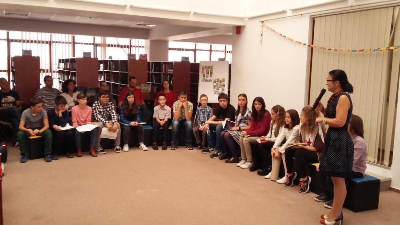 FOTO – Victoria tinerilor pasionați de lectură la Bătălia Cărților de la Biblioteca Astra