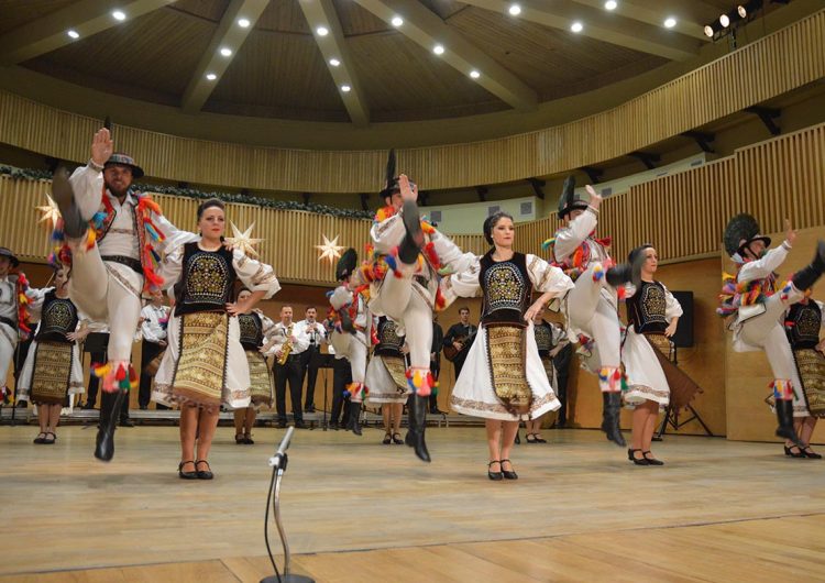 „Tradițiile” Casei de Cultură a Studenților. Spectacol la „Ioan Besoiu”