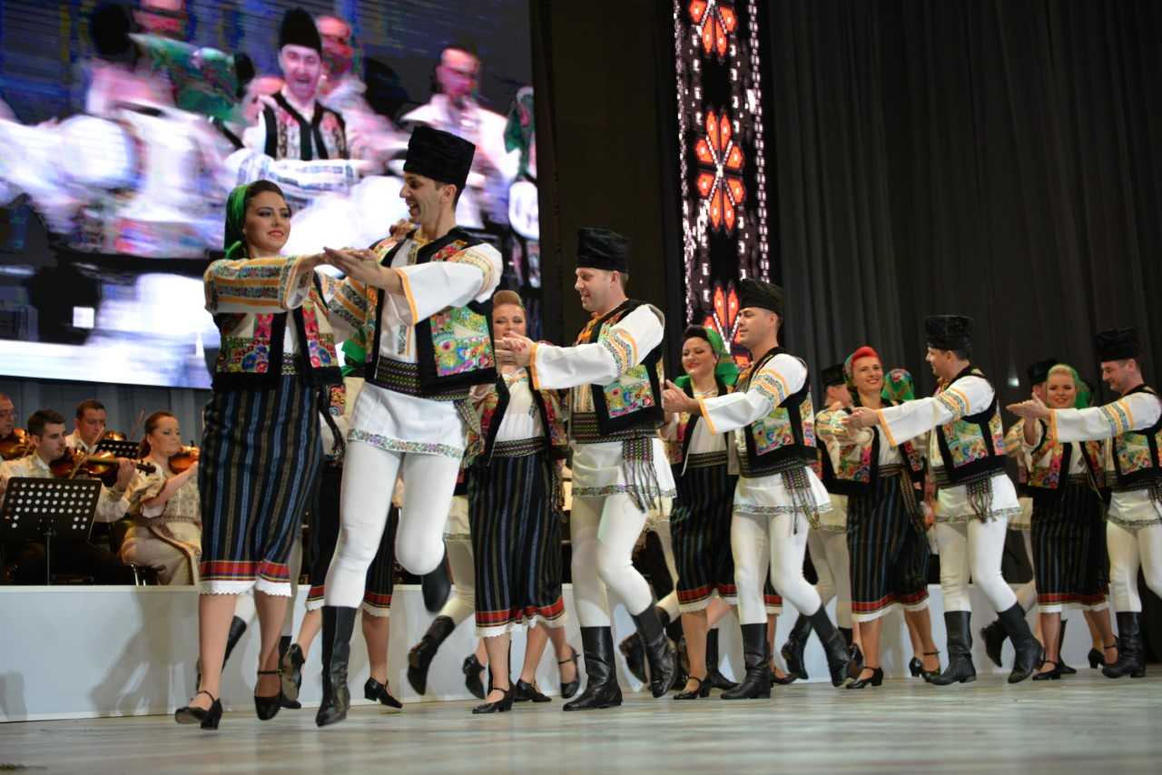 Marți începe ediţia aniversară cu numărul 20 a Festivalului Național de Folclor „Ioan Macrea”