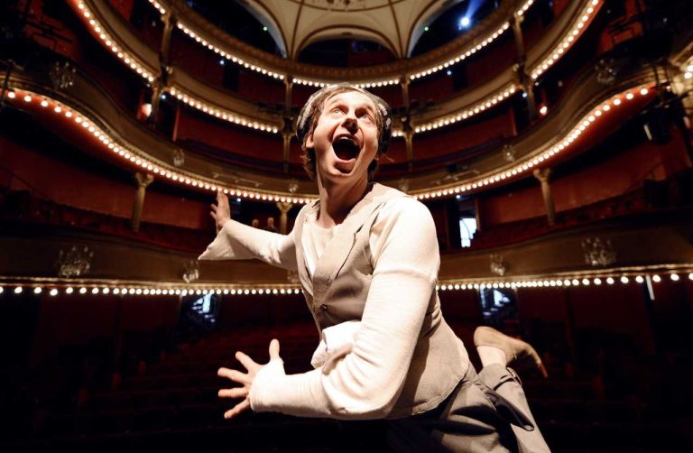 Fost colaborator al Cirque du Soleil, Julien Cottereau vine la Sibiu cu un spectacol solo