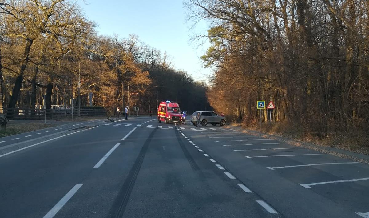 O femeie de 78 de ani lovită pe trecere de o mașină. Victima a murit!