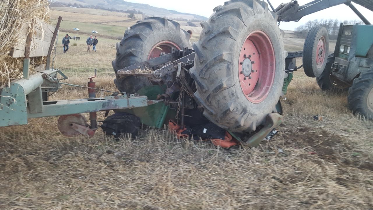 Tânăra rănită de remorca răsturnată a unui tractor a decedat la spital
