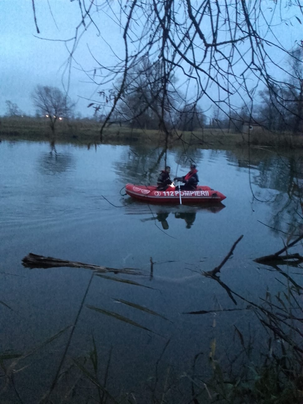 FOTO-VIDEO: Femeie dispărută de acasă, găsită moartă într-un lac
