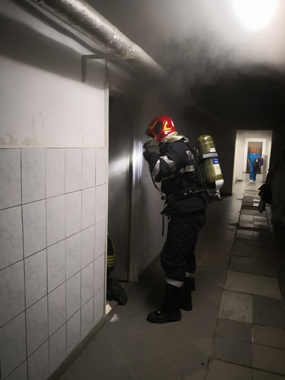 FOTO: Incendiu la Spitalul Județean, pompierii intervin la secția de urologie
