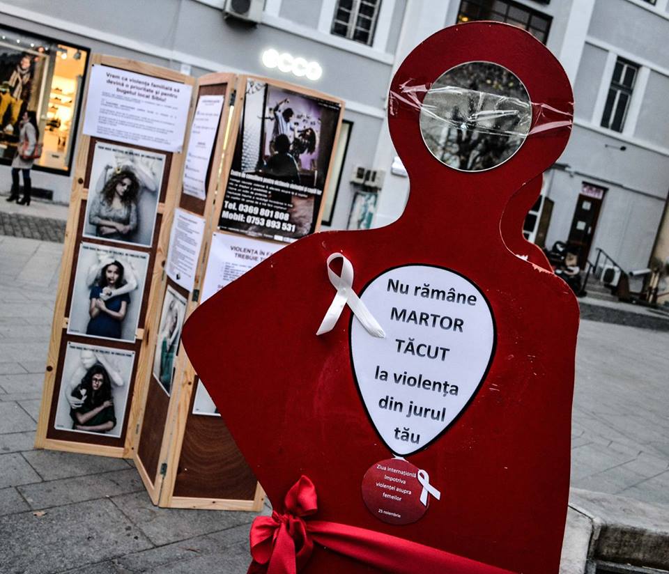 Sibienii ies în centrul oraşului pentru a trage un semnal de alarmă privind violenţa domestică