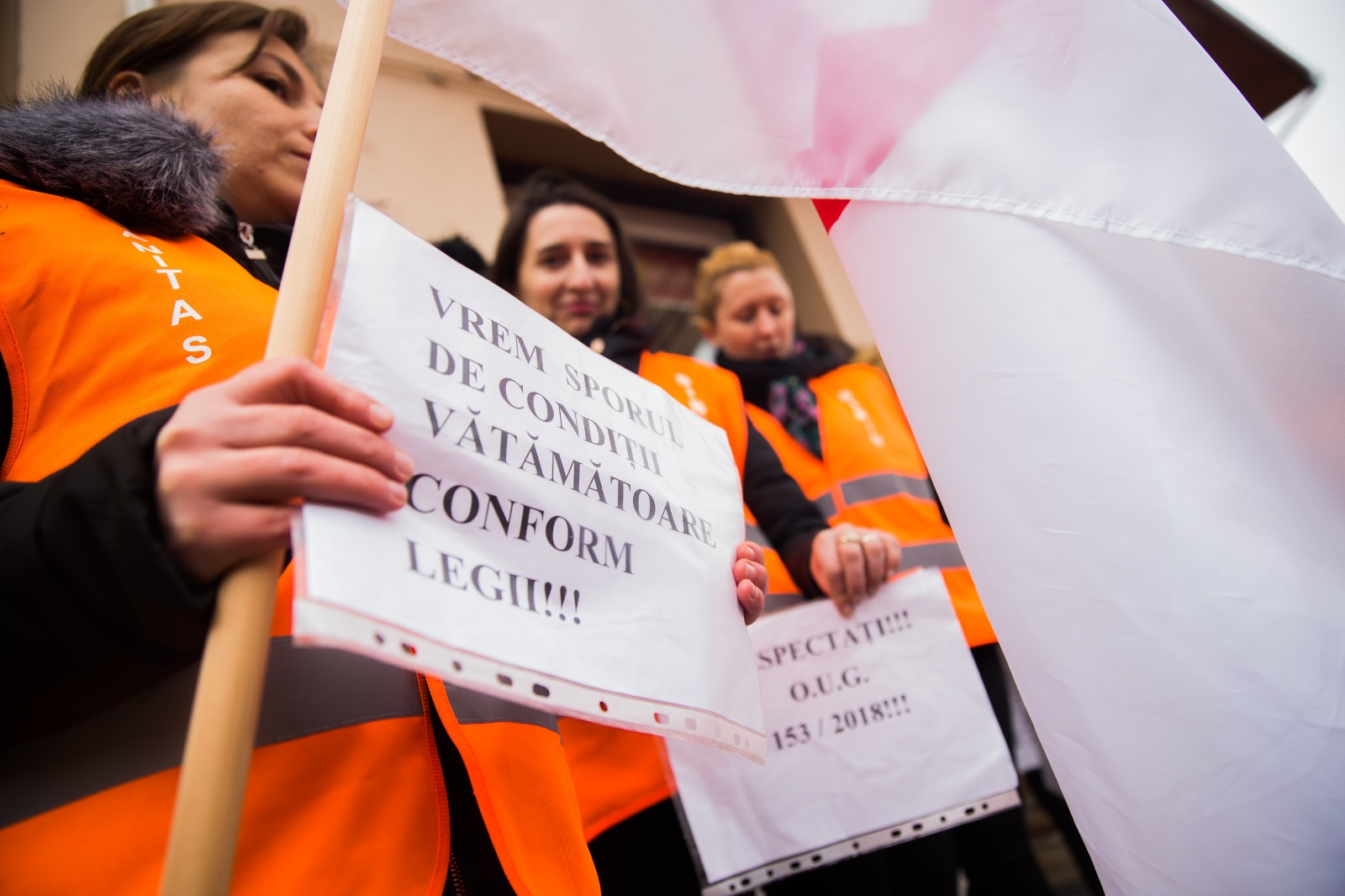 Angajatii fac greva, conducerea ii anunta ca nu le da nimic…