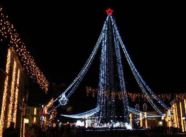 Cisnădienii vor avea cel mai înalt brad de Crăciun din țară, de 42 de metri