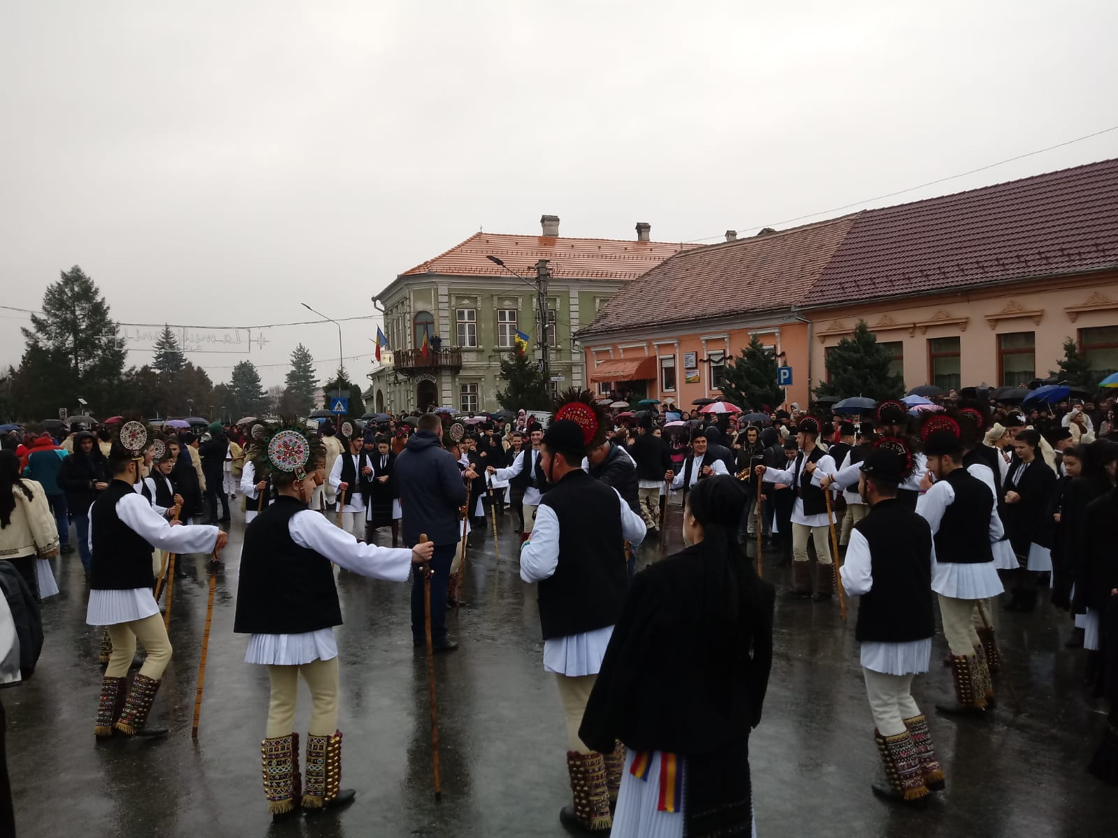 VIDEO | Cetele din Mărginimea Sibiului s-au adunat la Sălişte, în a patra zi de Crăciun