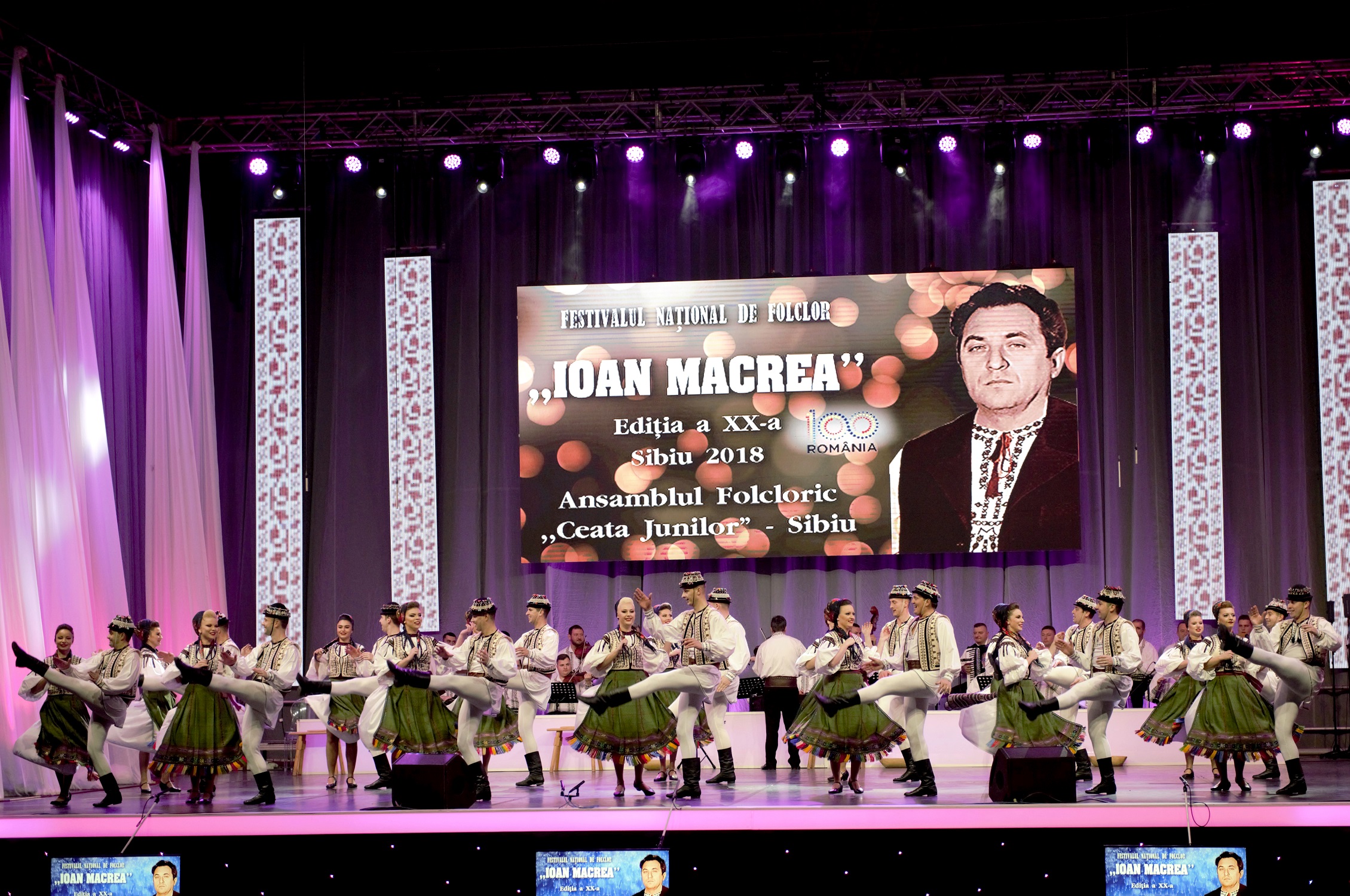 FOTO – Festivalul „Ioan Macrea”: 20 de ediții celebrate prin 13 ore de spectacol, alături de 4.000 de spectatori