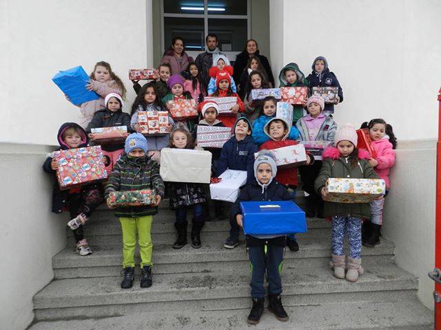 FOTO – 300 de daruri oferite în cadrul campaniei “O bucurie de Crăciun”