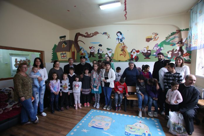 ÎPS Laurenţiu Streza a vizitat copiii de la Complexul „Prichindelul”