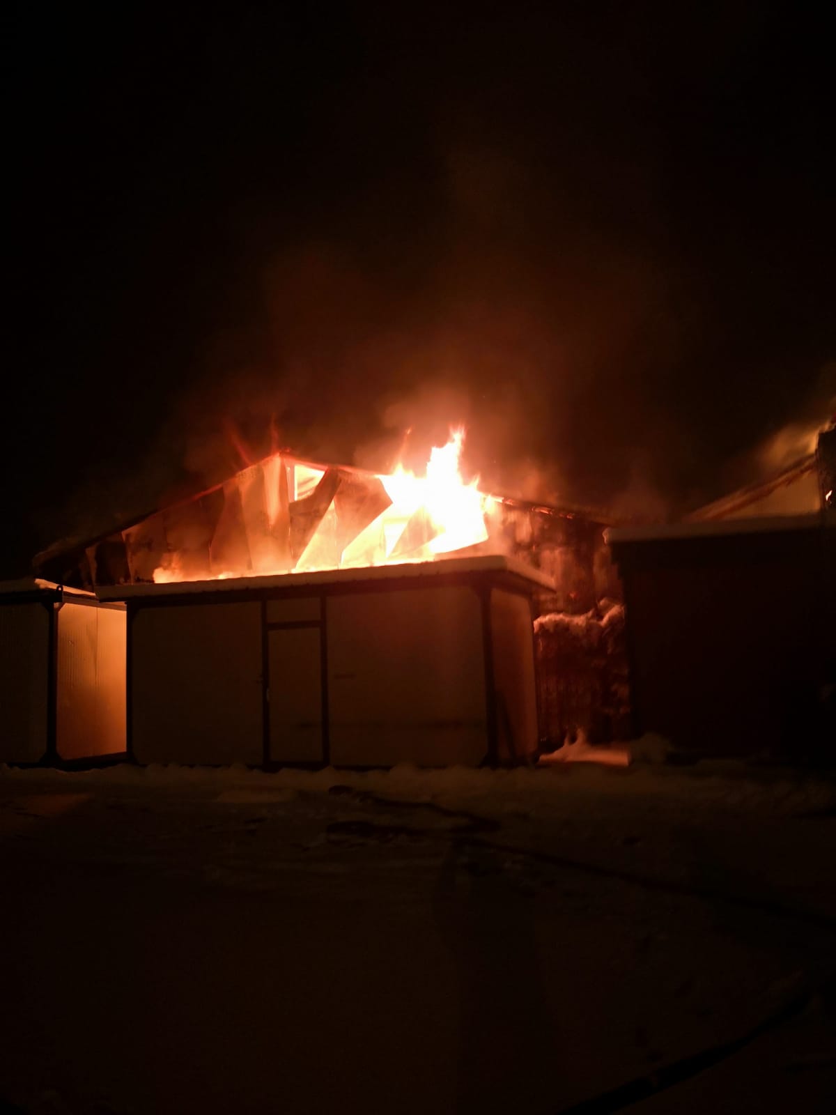 Hală distrusă de un incendiu, în Sibiu