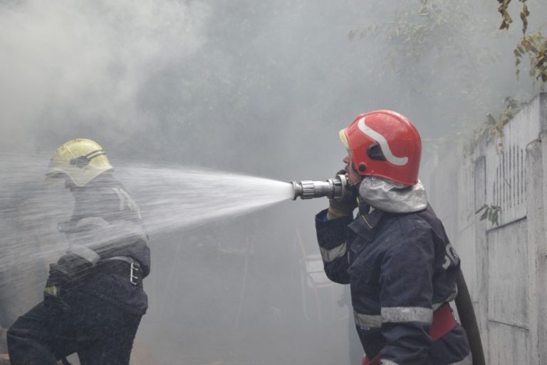 Incendiu la o anexă în Sibiu