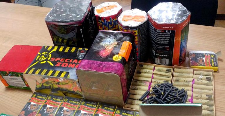 Peste 100 de kilograme de articole pirotehnice confiscate în Sibiu, Mediaş şi Valea Lungă