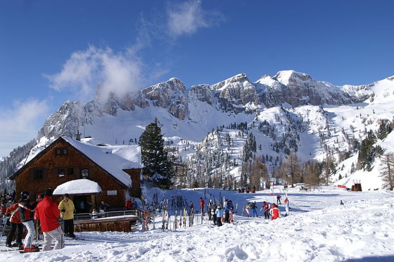 Românii, invitaţi să nominalizeze oraşe şi localităţi care să fie incluse în topul destinaţiilor atractive autohtone