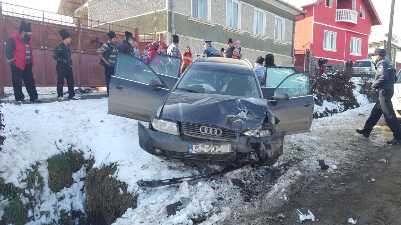 FOTO: Copil de 4 ani și o tânără de 18 ani spulberați de o mașină