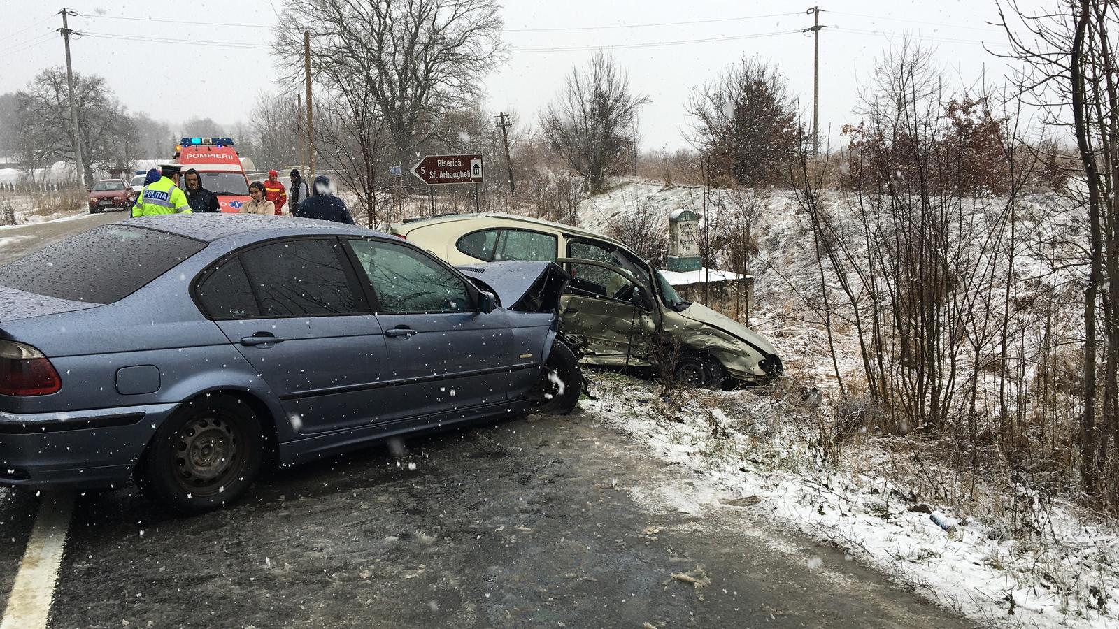 FOTO: Accident grav la Nocrich, doi oameni au fost răniți