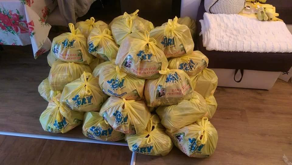 „Dar din dar pentru nevoiaşi”, o campanie iniţiată de doi tineri cu suflet mare