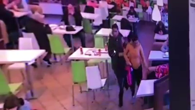 VIDEO: Furt într-un restaurant din Sibiu, o femeie a furat geanta unei cliente