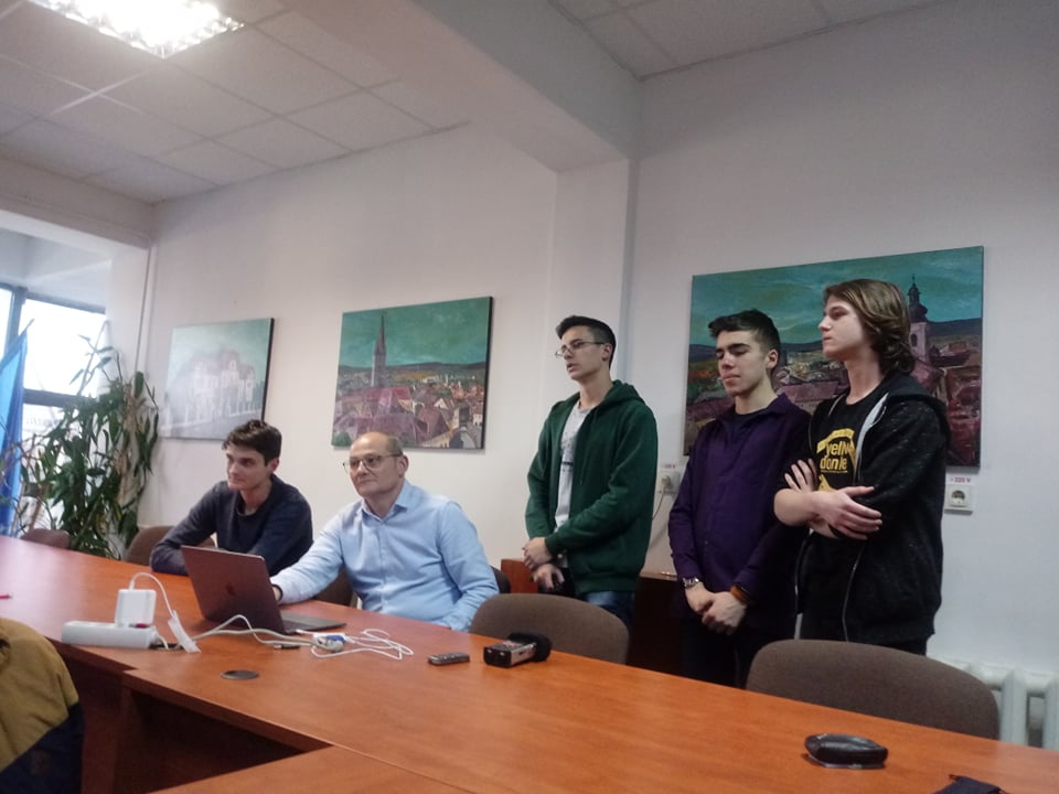 Elevii finaliști la concursul NASA au strâns banii necesari pentru deplasarea în Boston. ULBS le-a oferit 10.000 de euro