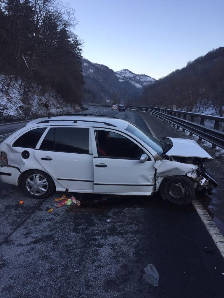 FOTO – 4 răniți într-un accident pe DN 7