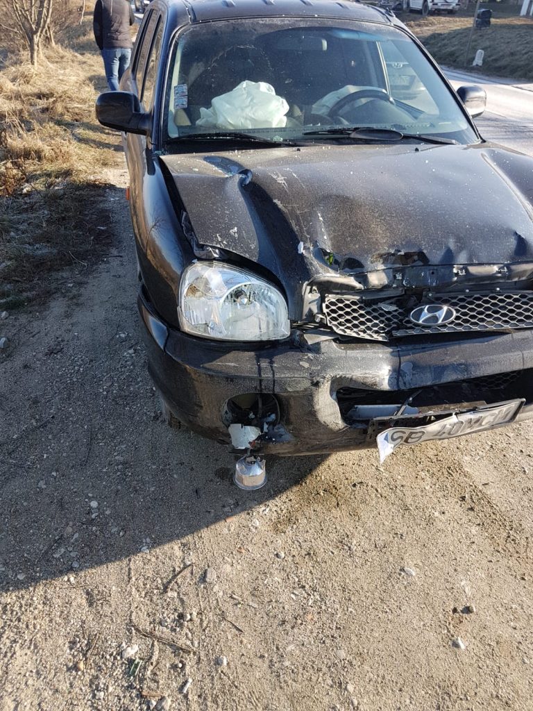 FOTO – Femeie rănită într-un accident rutier lângă Mediaș