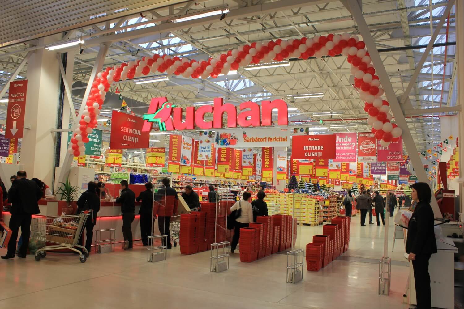 Amenzi de 19 milioane euro pentru Auchan, Carrefour și Cora, precum și pentru patru furnizori, pentru înțelegeri privind prețurile