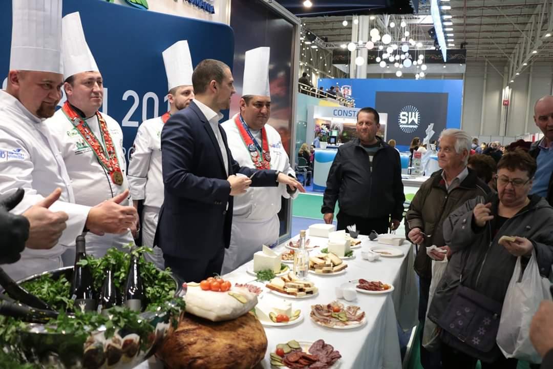 Sibiu Regiune Gastronomică Europeană, promovat la Târgul de Turism al României cu bucătari și mâncare tradițională