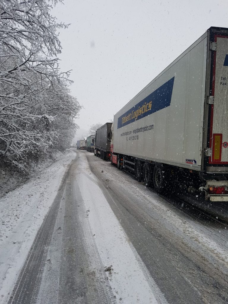 FOTO/VIDEO – Probleme din cauza zăpezii pe DN 14 A