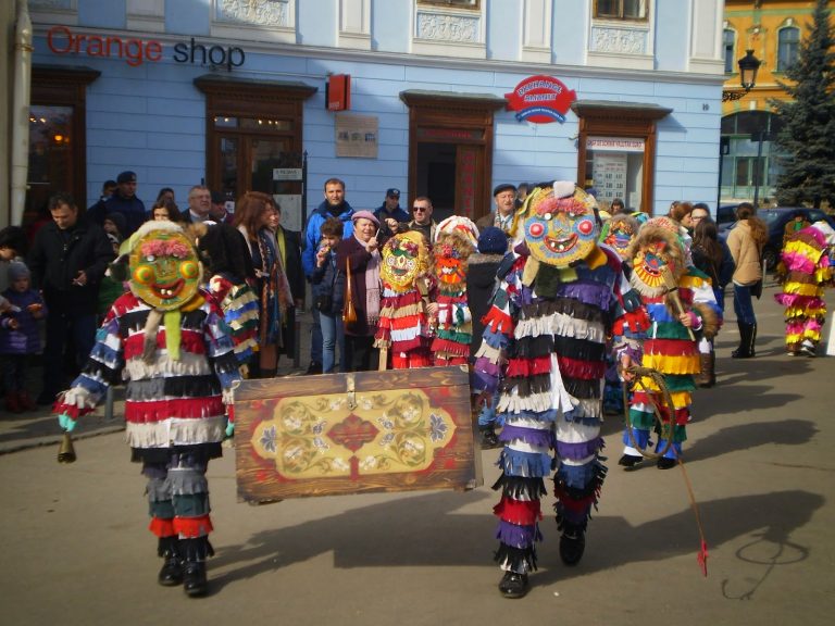 Medieșenii, așteptați la Carnavalul Lolelor