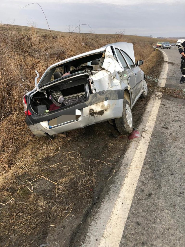 FOTO – Șoferiță de 22 de ani, rănită într-un accident rutier