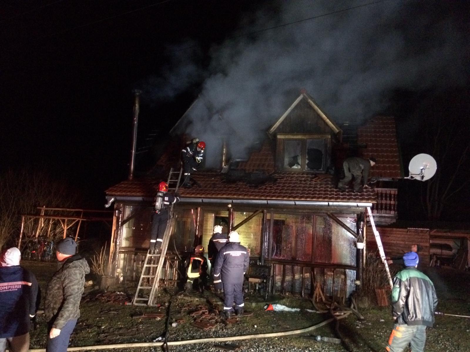 Incendiu la o cabană din Râul Sadului