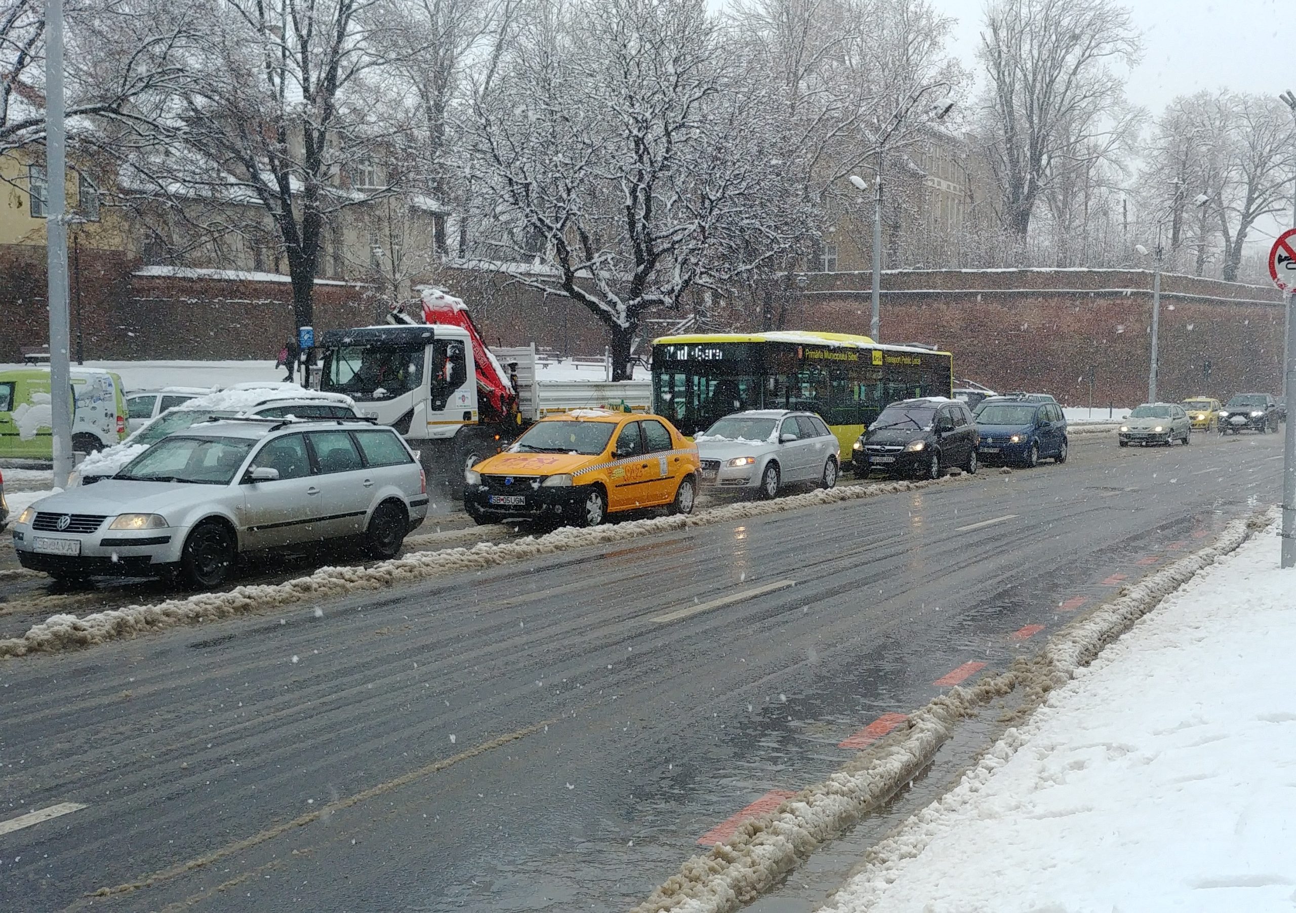 9 utilaje de deszăpezire acţionează în municipiul Sibiu şi Staţiunea Păltiniş