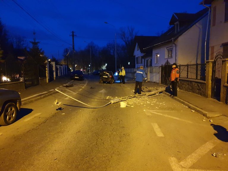 FOTO: Un sibian băut a făcut prăpăd cu mașina prin oraș