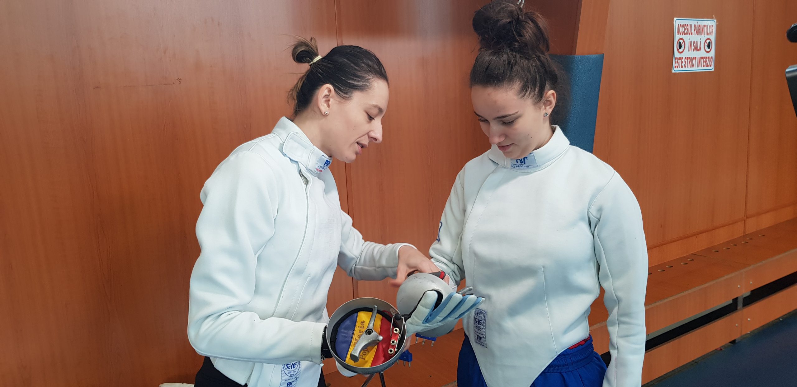 VIDEO Andreea Dragoman, în rol de D’Artagnan și Ana Maria Brânză la masă de tenis