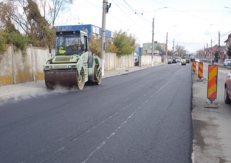 Au reînceput lucrările la străzile din cartierul Moșnei