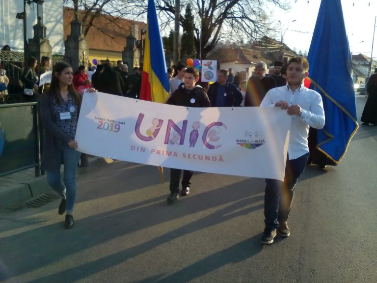 FOTO – Sute de medieșeni au pornit în Marșul pentru Viață