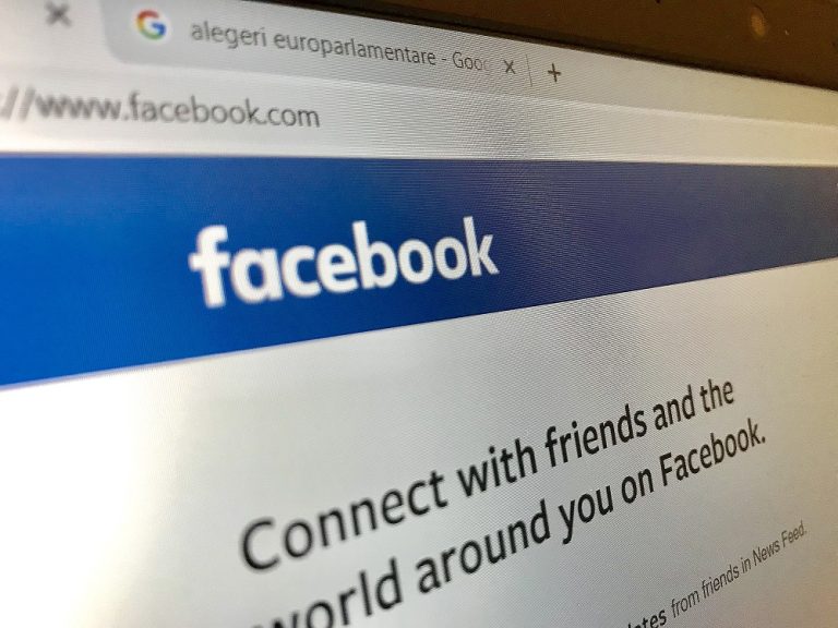 Facebook aplică noi instrumente pentru transparența alegerilor europarlamentare
