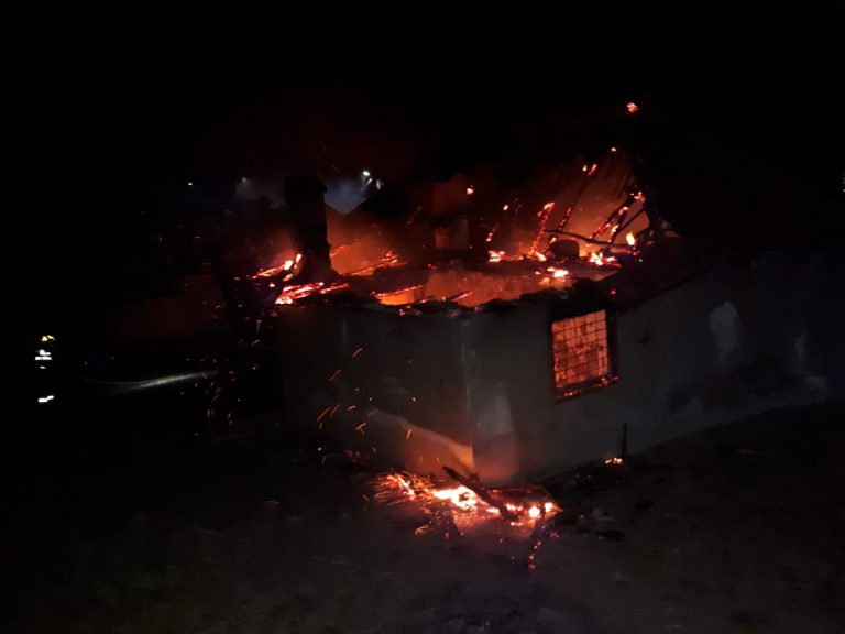 Locuință din Șeica Mare distrusă de un incendiu