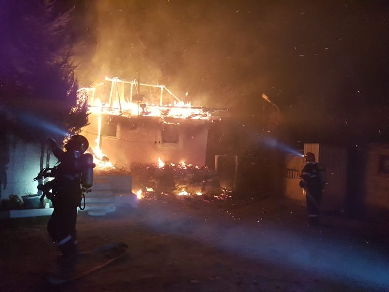 FOTO – Incendiu puternic în Tălmaciu 2