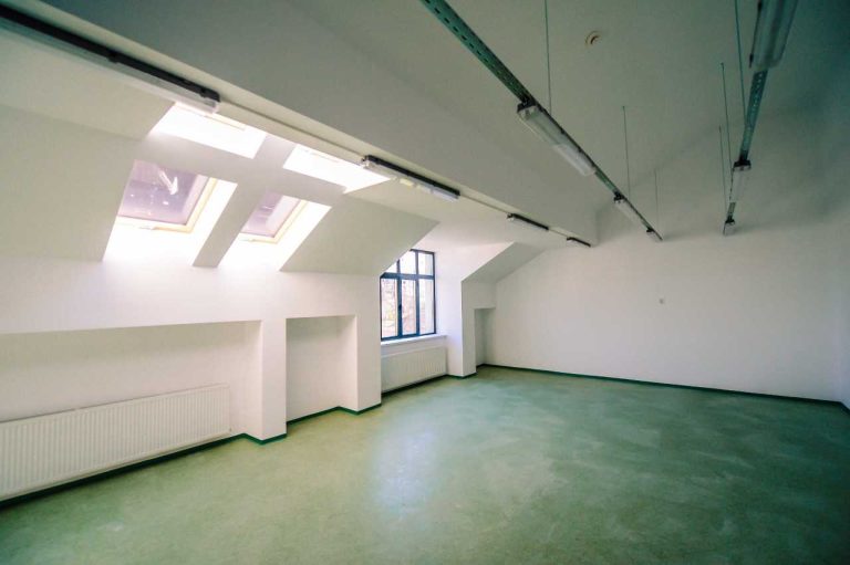 FOTO – Șapte săli de clasă noi la mansarda Școlii „Regina Maria” din Sibiu